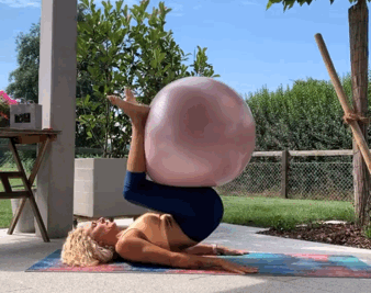如何练习瑜伽教练球更有趣？分享9个有趣动作给你！