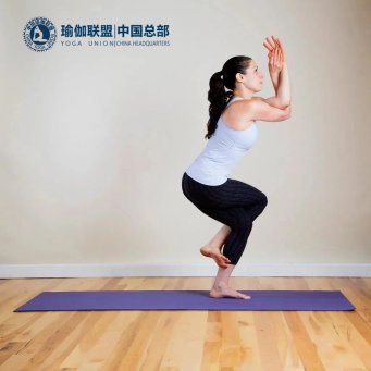 瑜伽教练哪些体式能改善僵硬肩颈？7个改善体式告诉你！